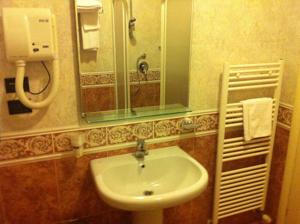 Hotel Impero Brescia Phòng bức ảnh