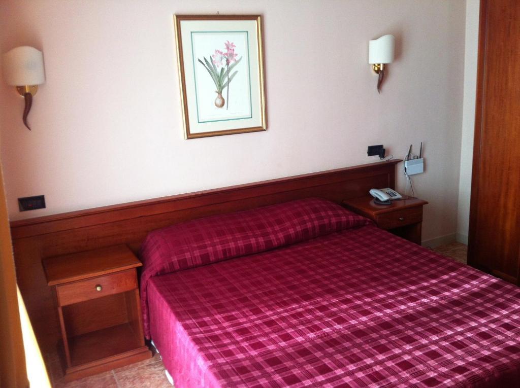 Hotel Impero Brescia Phòng bức ảnh